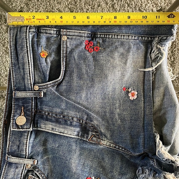 Express Denim Cut-Off Shots w/ Wildflower Appliqué - Picture 7 of 7